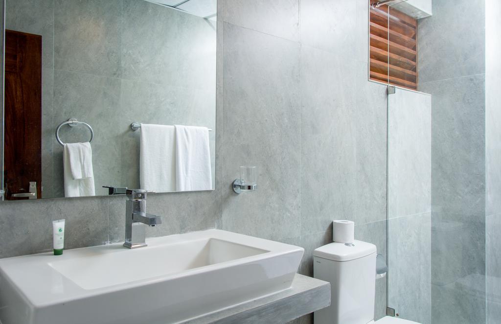 فندق Sapphire Seas Beachfront هيكادوفا الغرفة الصورة
