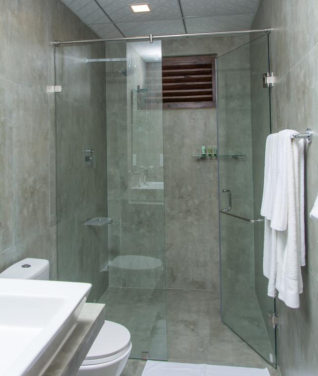فندق Sapphire Seas Beachfront هيكادوفا الغرفة الصورة