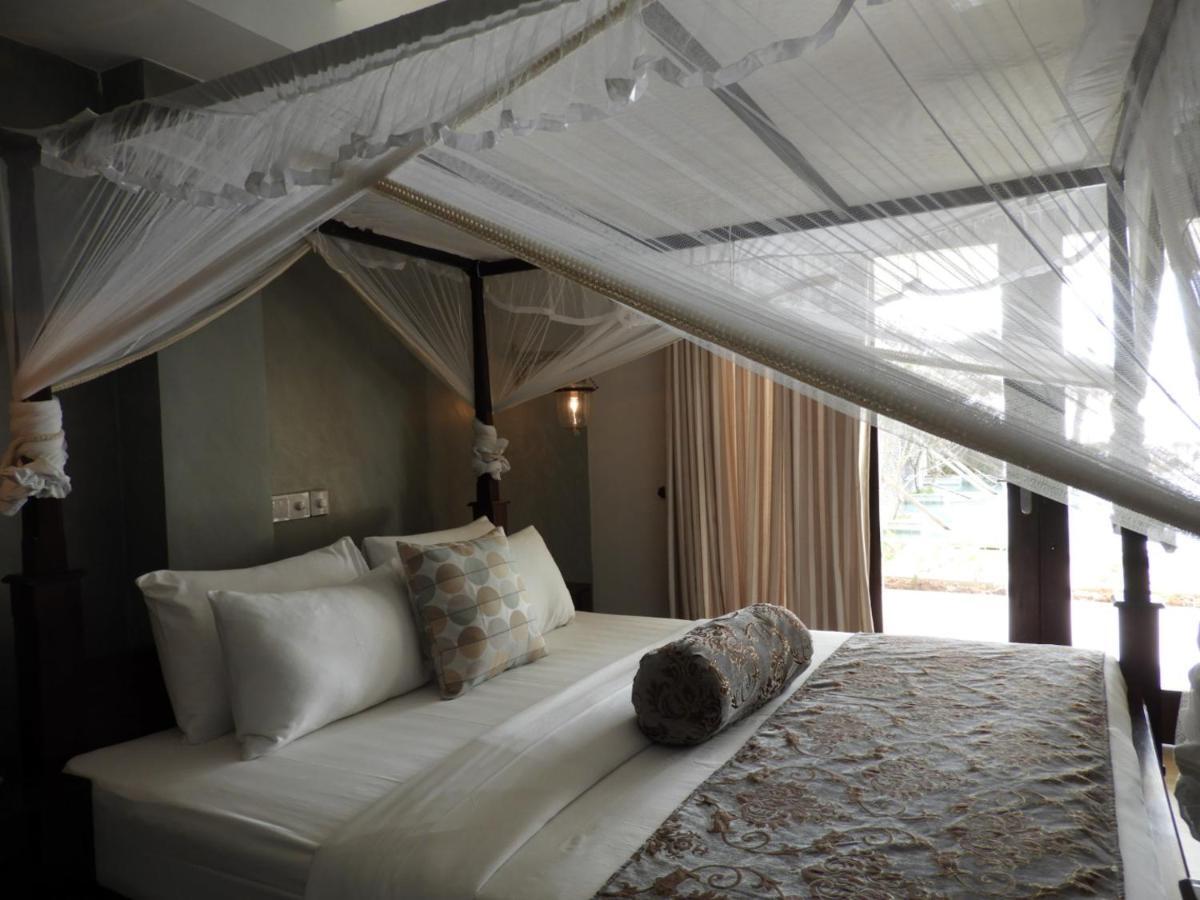 فندق Sapphire Seas Beachfront هيكادوفا المظهر الخارجي الصورة