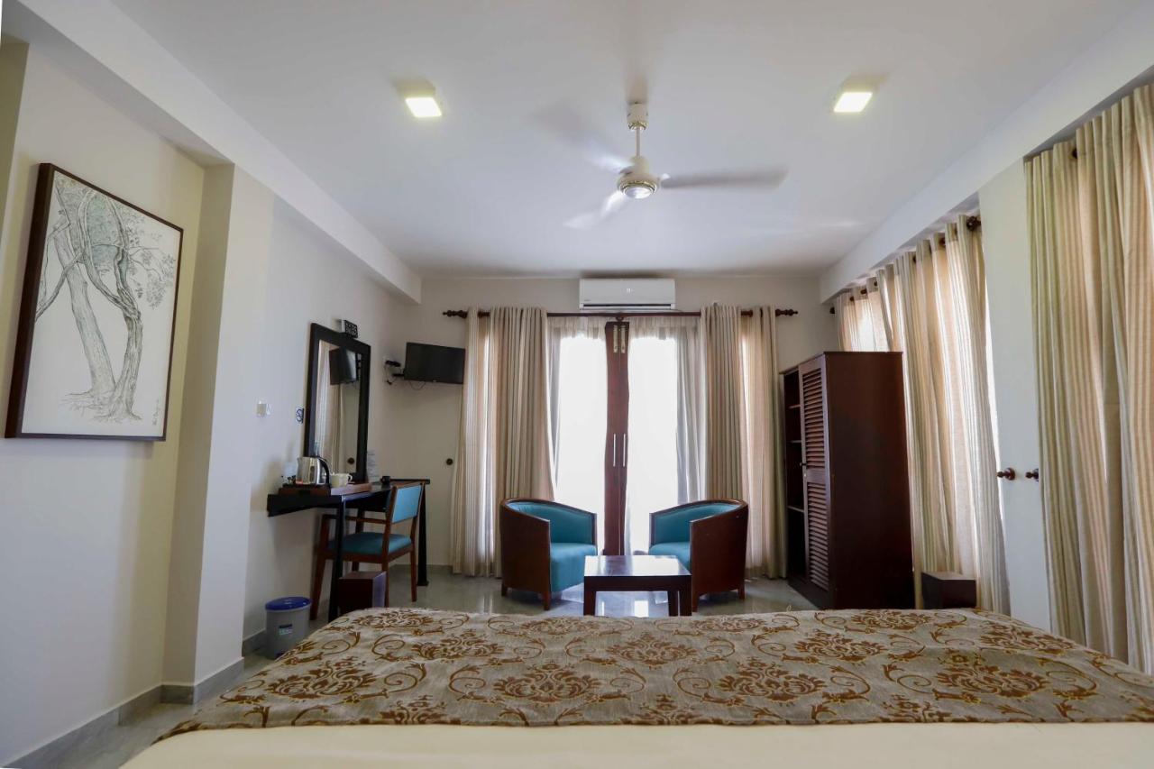 فندق Sapphire Seas Beachfront هيكادوفا المظهر الخارجي الصورة